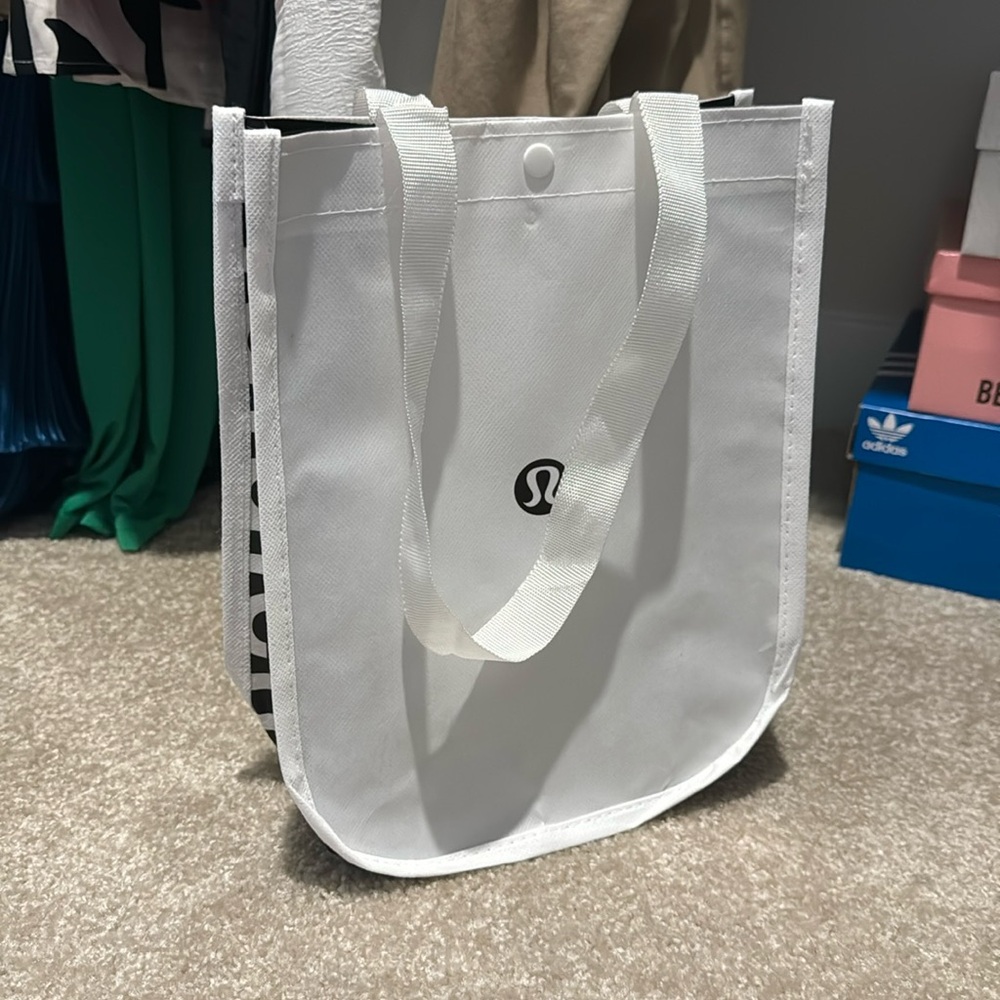 Small lululemon tote